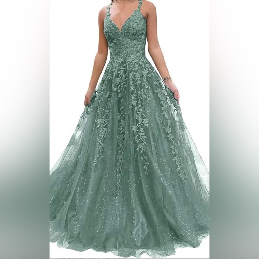 Elegant Mint/Green Lace Evening Gown